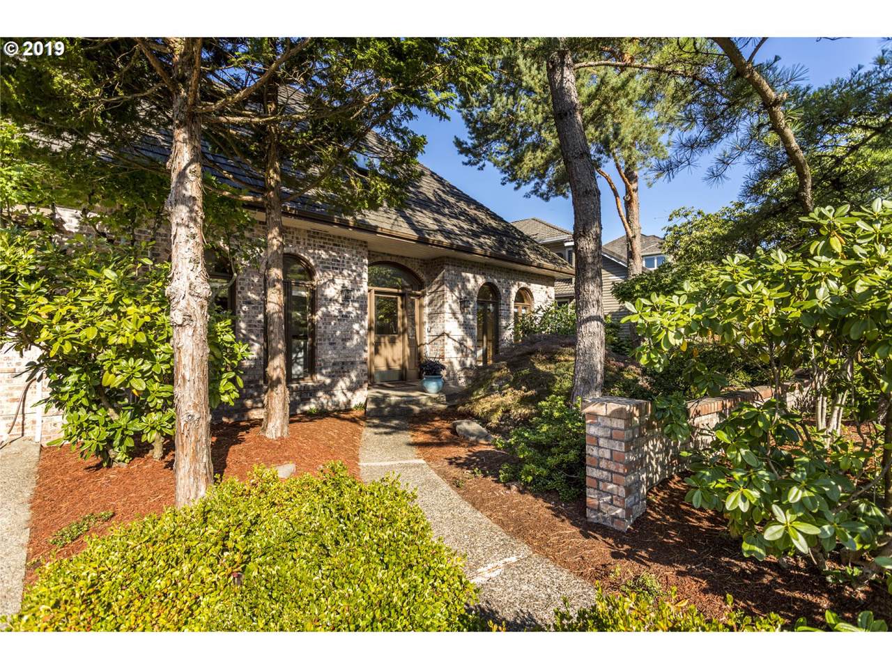 1025 Summit View Dr - Photo 1