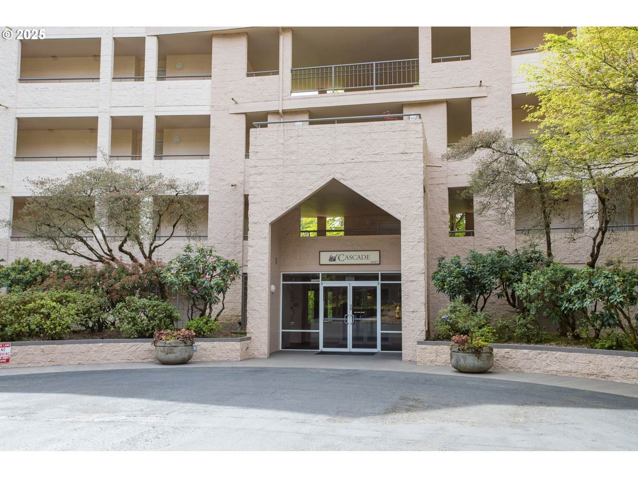 6685 Burnside St - Photo 1