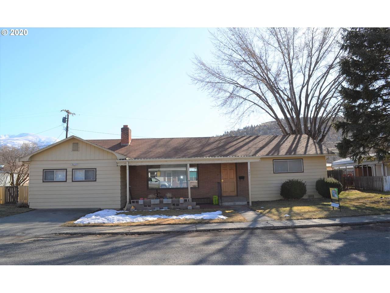 304 5TH Ave - Photo 1