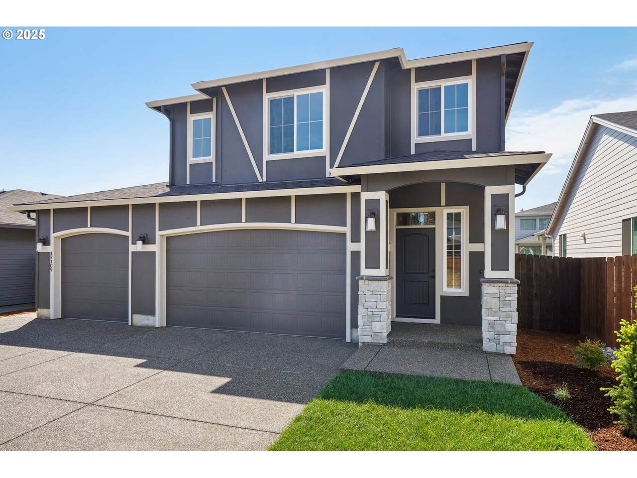 17109 82ND St - Photo 1