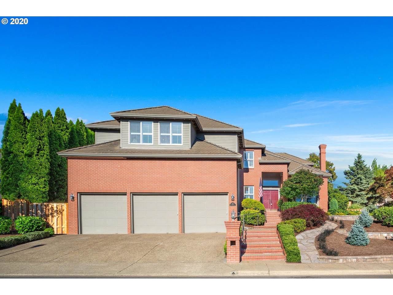204 110TH Ave - Photo 1