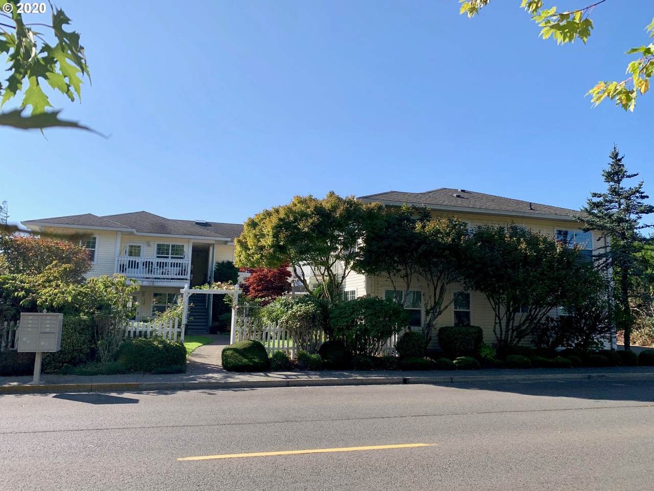 1601 Spruce St - Photo 1