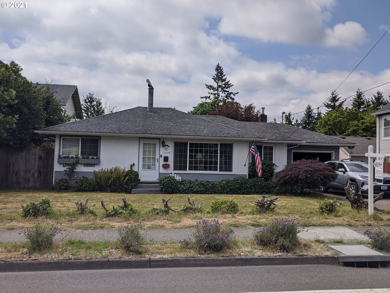14210 Burnside St - Photo 1
