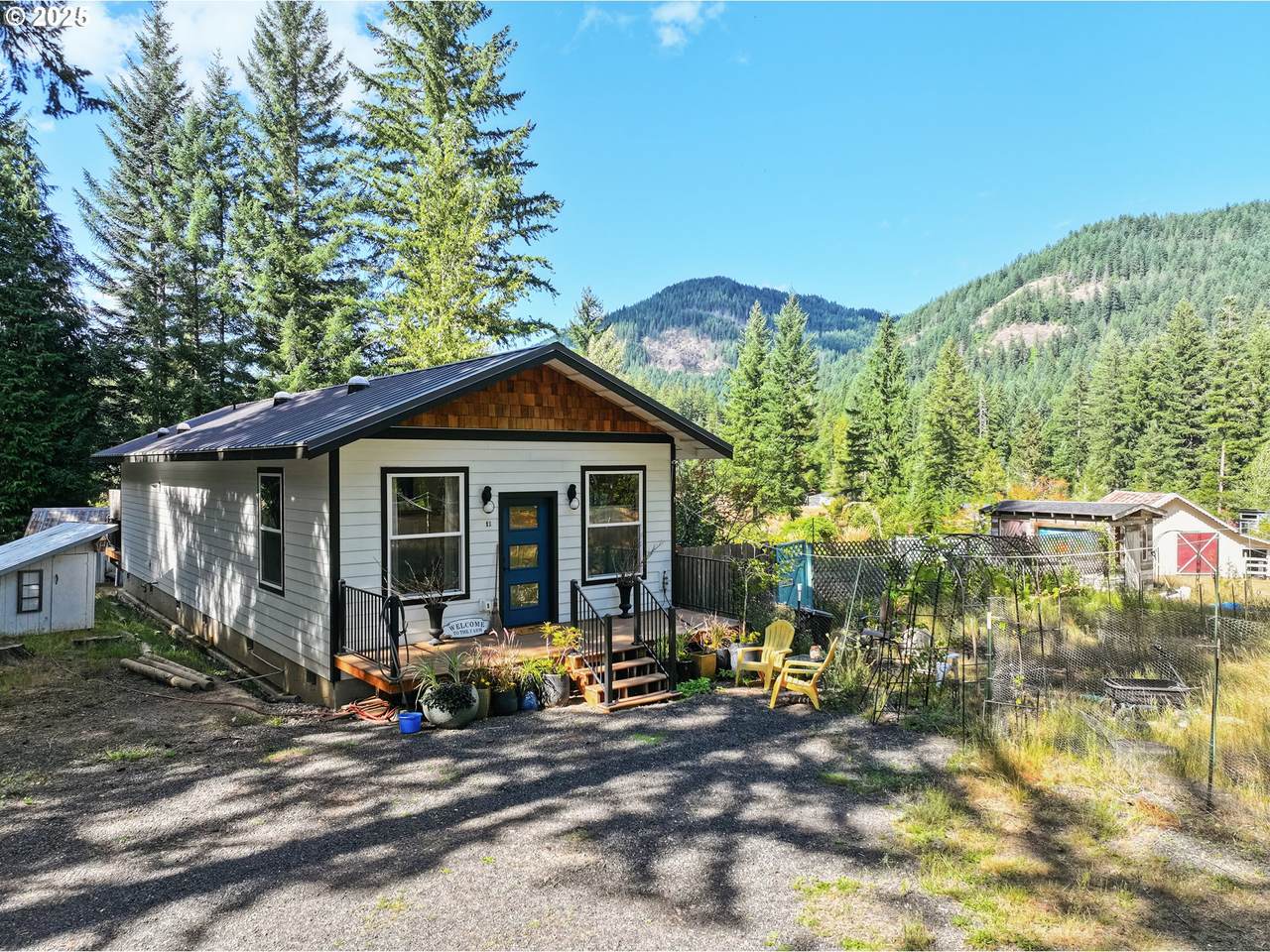 11 Edgewater Dr - Photo 1