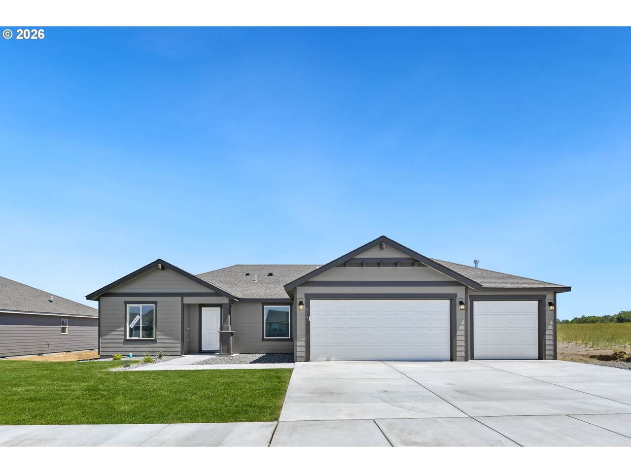 219 Sparrow St - Photo 1