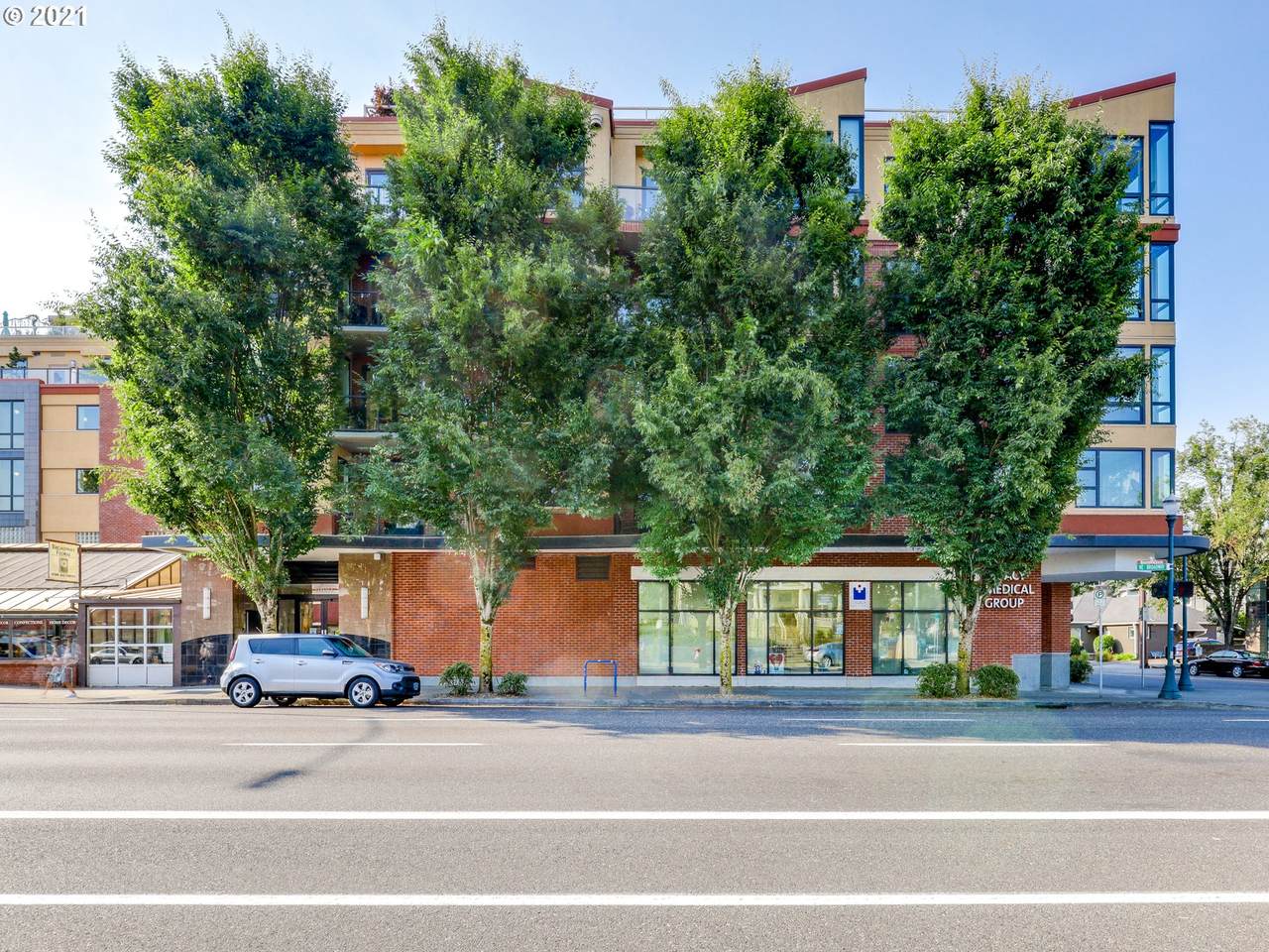 1620 Broadway St - Photo 1
