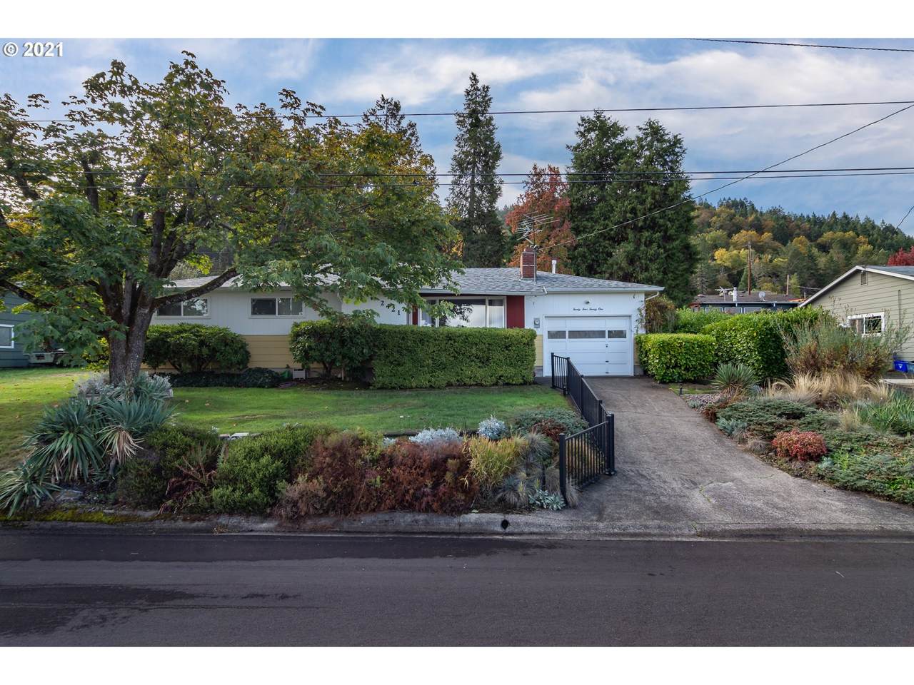 2421 Lorraine Ave - Photo 1