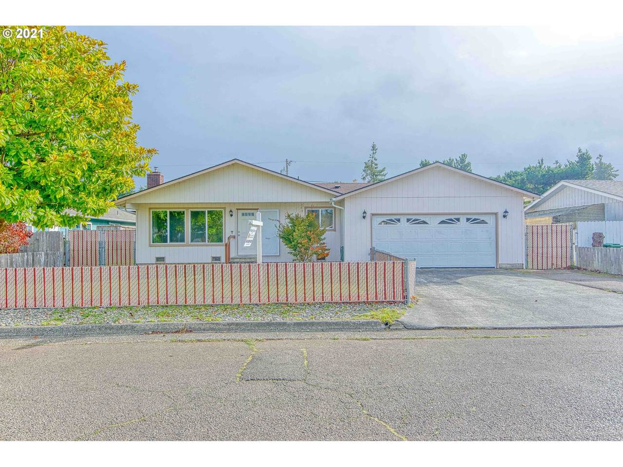 2437 Fir St - Photo 1