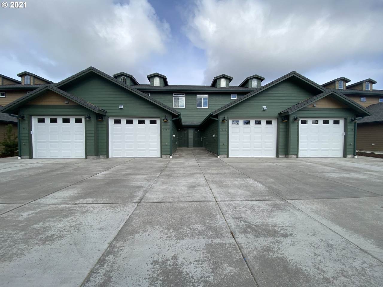 1724 32nd St - Photo 1