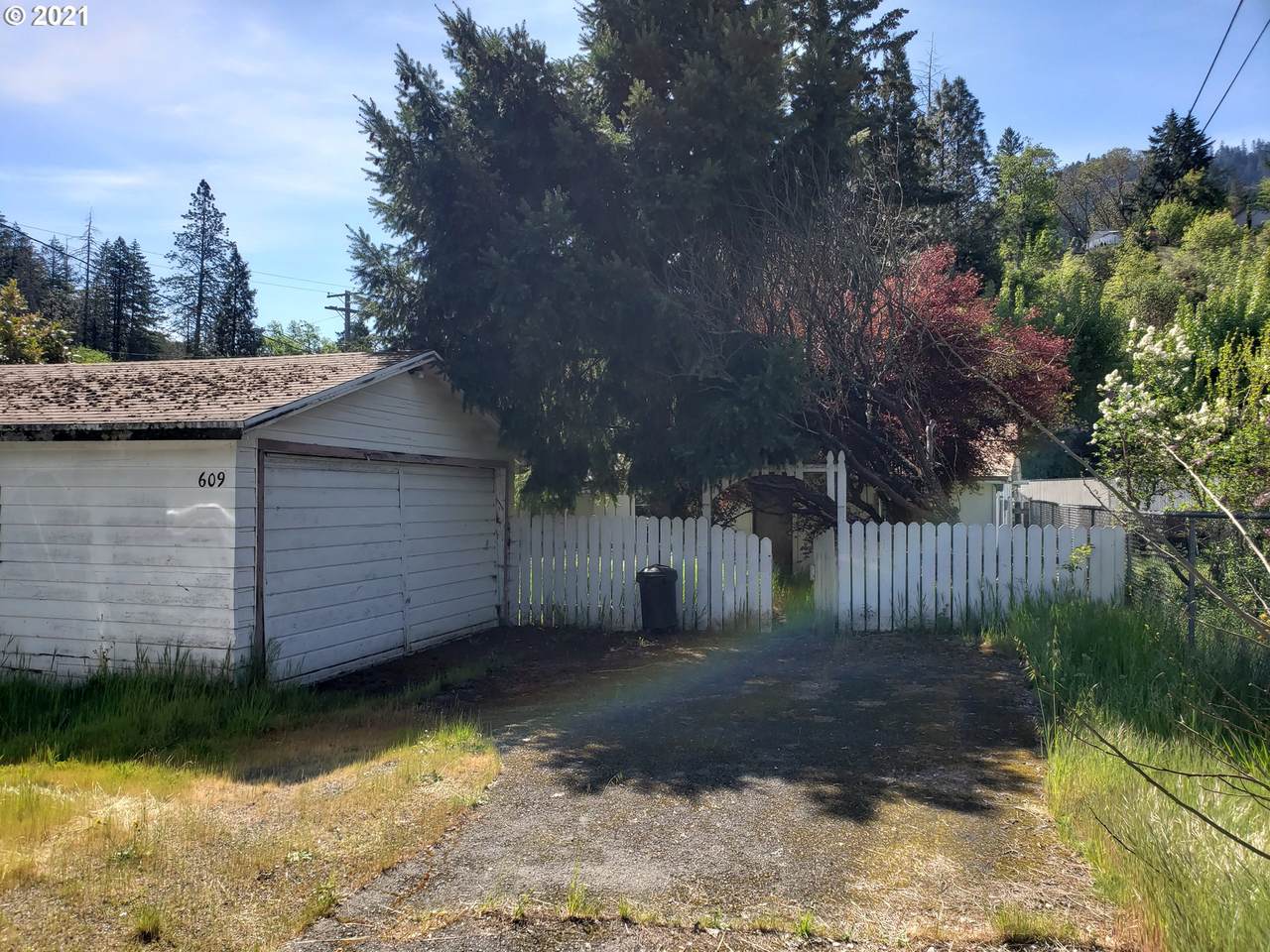 609 First St - Photo 1