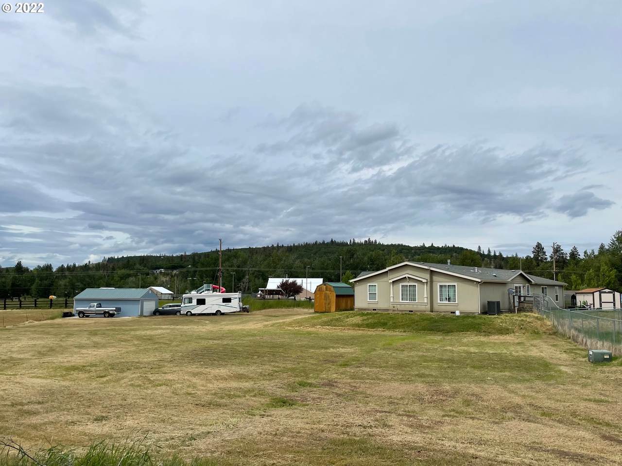 321 King Ave - Photo 1