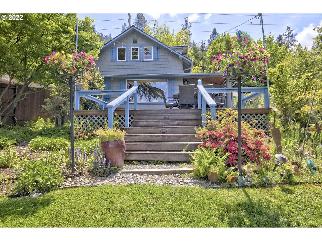 2444 Rogue River Hwy - Photo 1