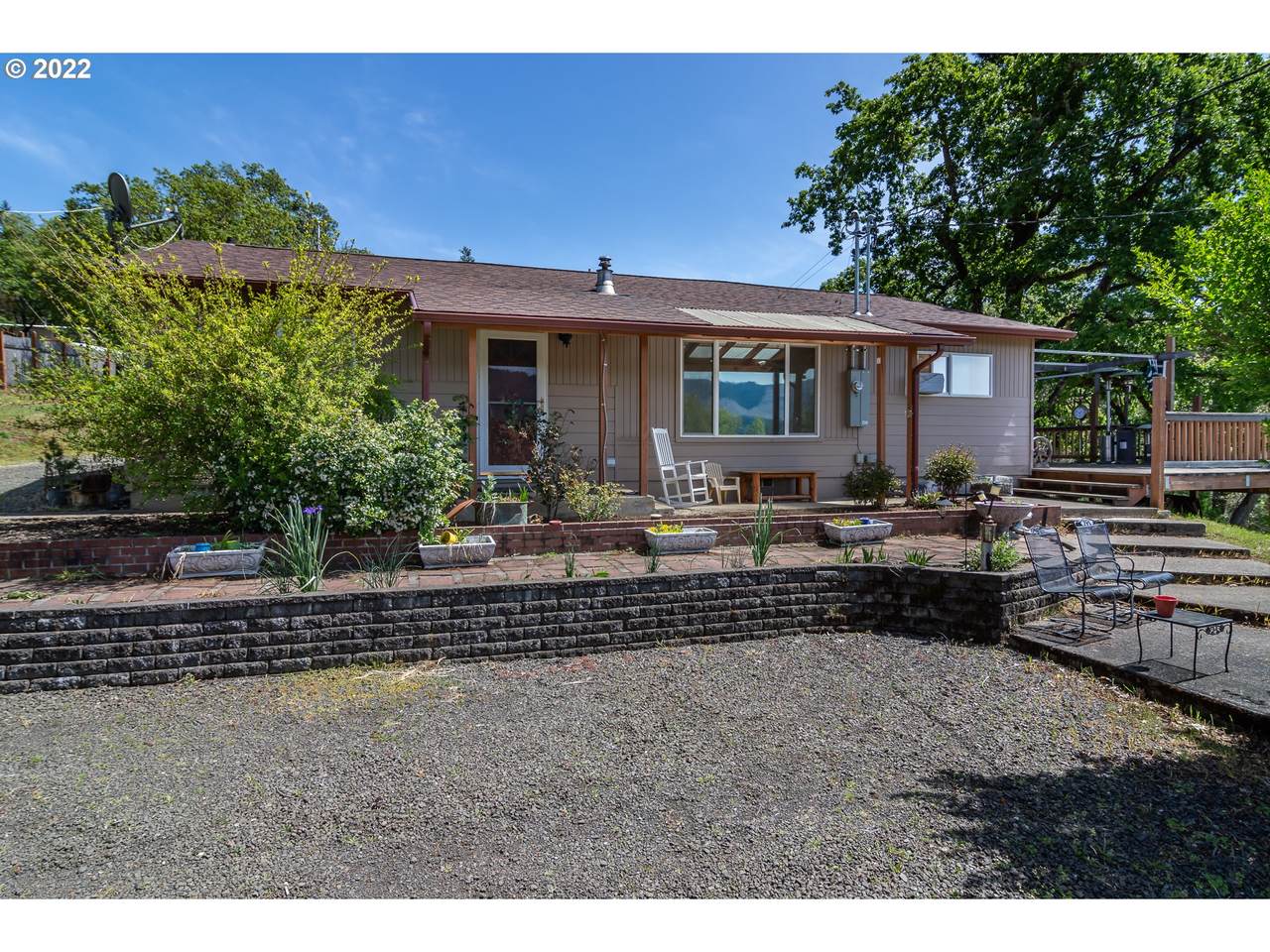 285 Rosewood Dr - Photo 1