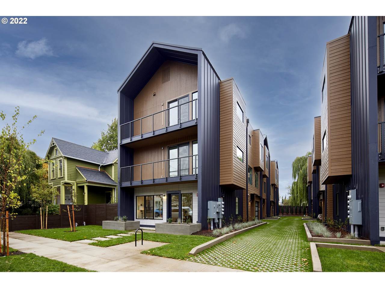 140 Sacramento St - Photo 1