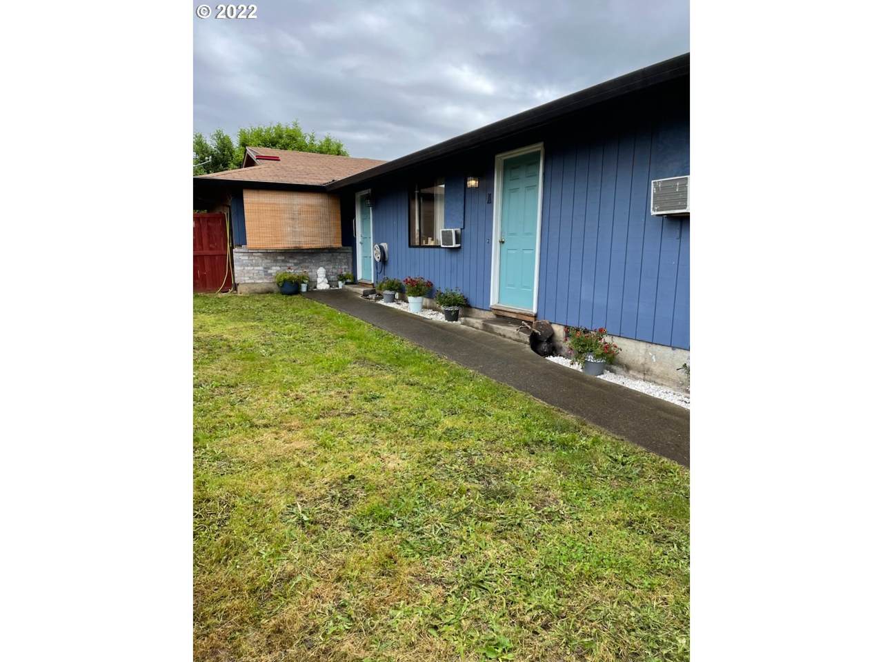 464 12TH St - Photo 1
