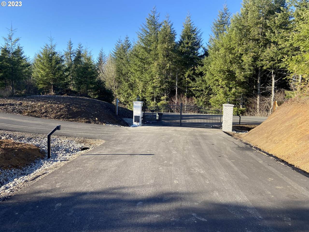 6 High Bank Ln - Photo 1