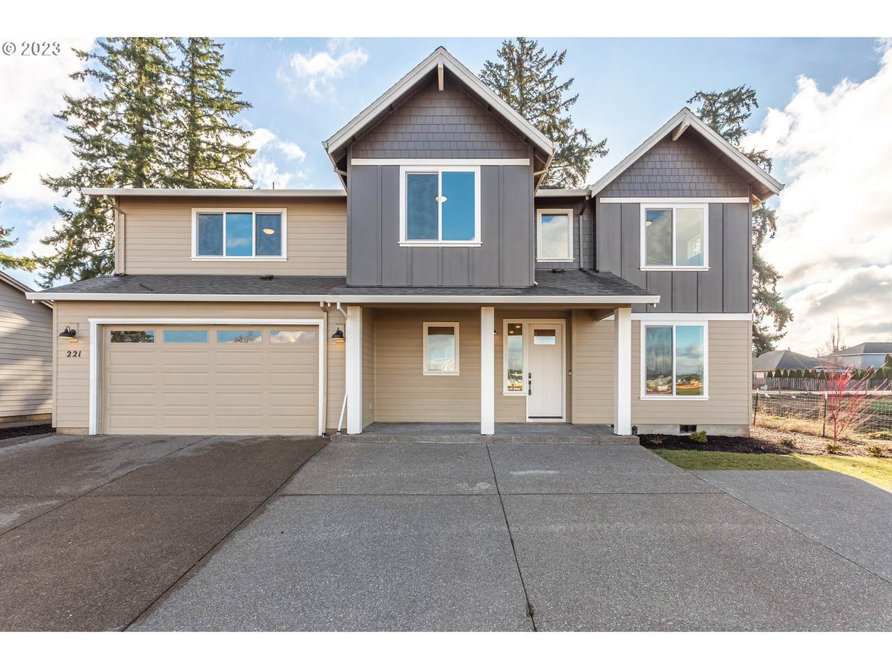 221 17th Ave - Photo 1