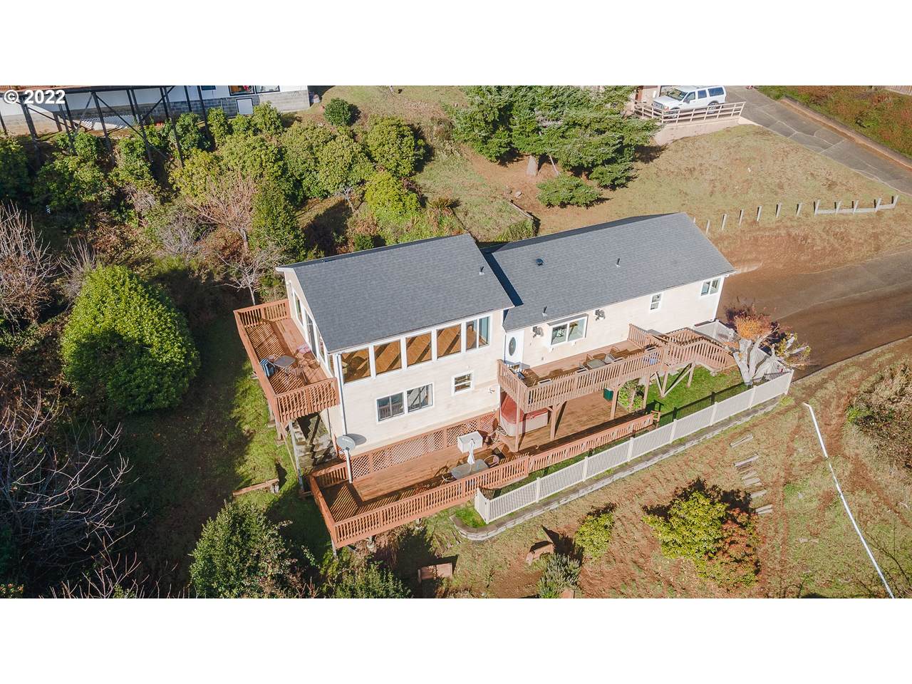 605 4th Ct - Photo 1