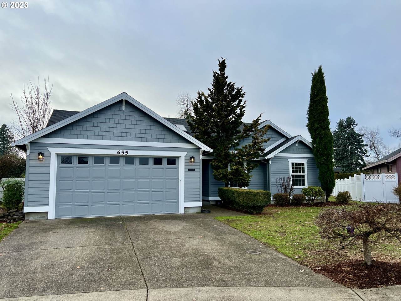 655 Juniper Ct - Photo 1