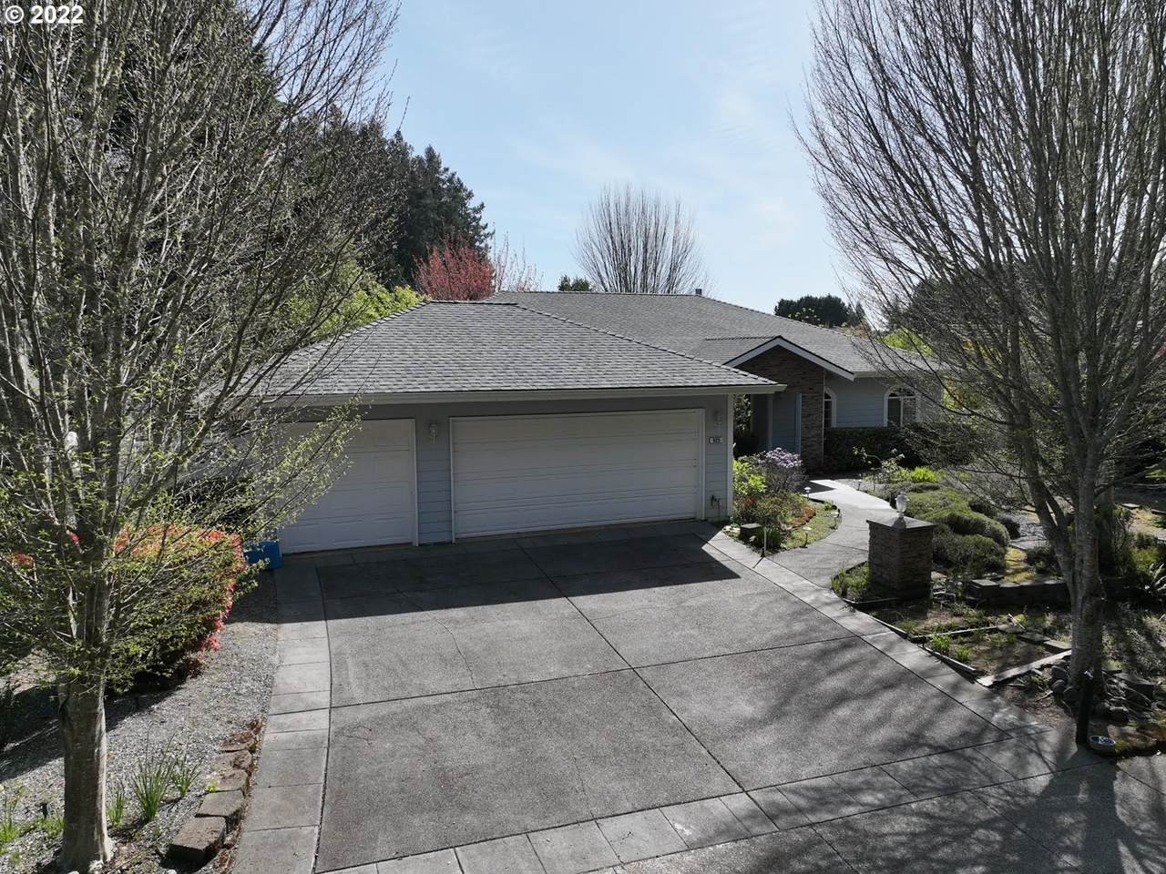 925 Brooke Ln - Photo 1