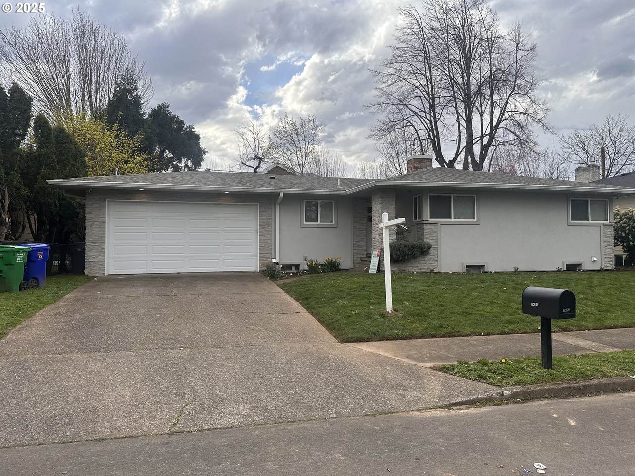 1427 109TH Ave - Photo 1