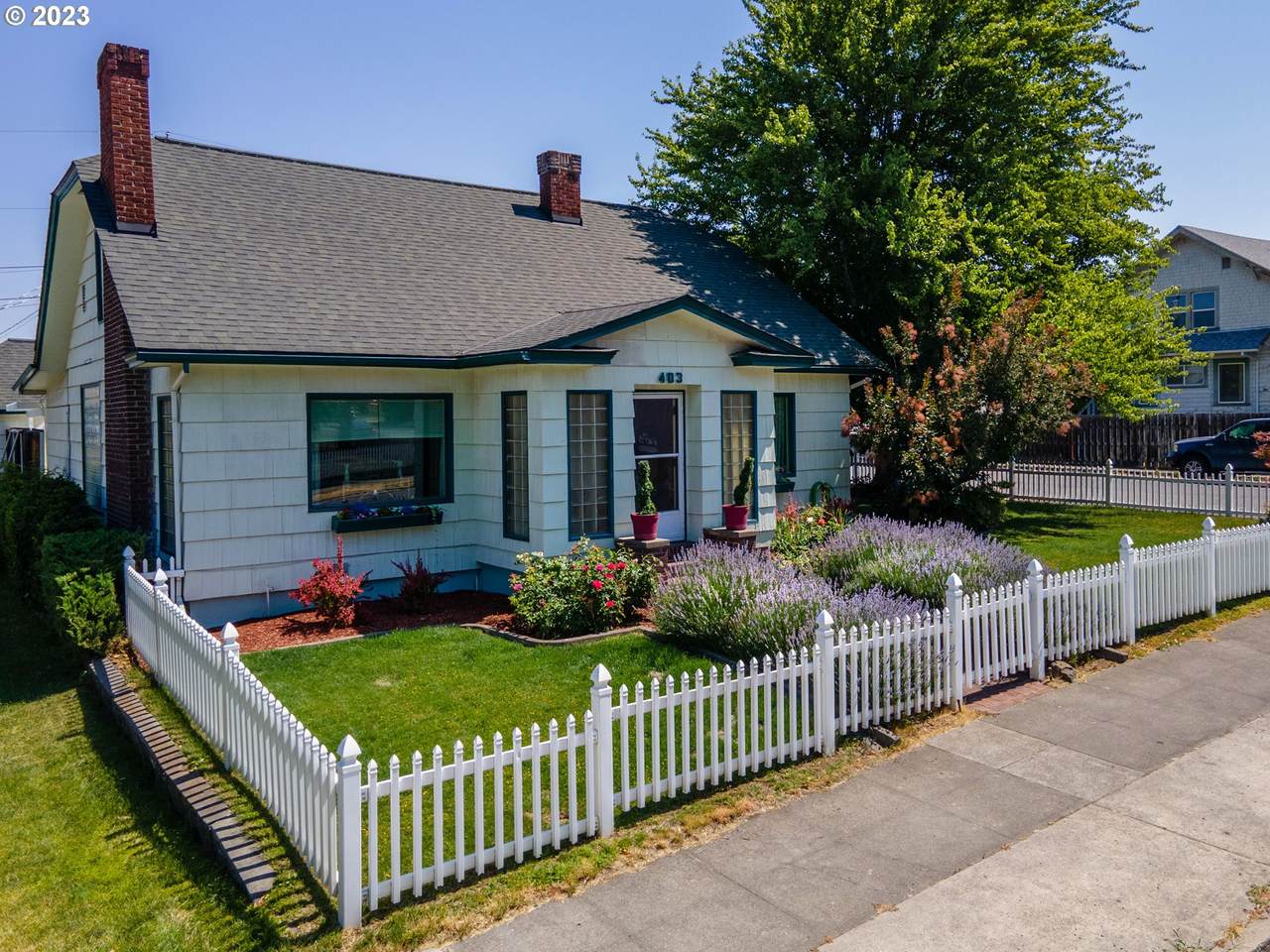 403 9TH St - Photo 1