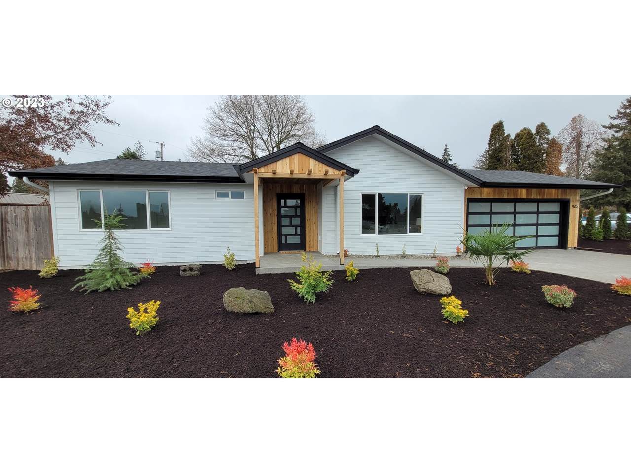 425 Devonwood Ave - Photo 1