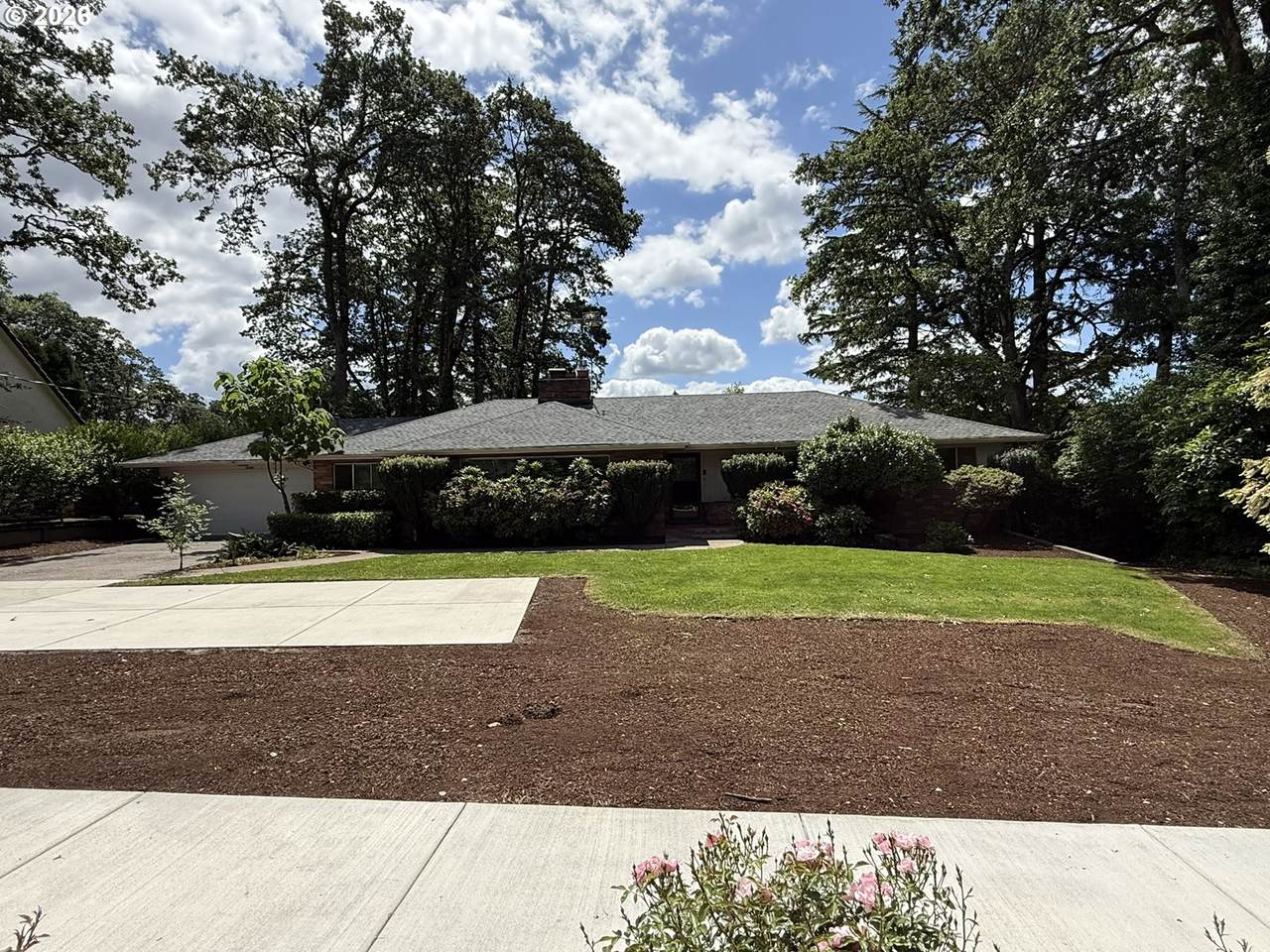 https://bt-photos.global.ssl.fastly.net/portland/1280_boomver_2_234538256-2.jpg