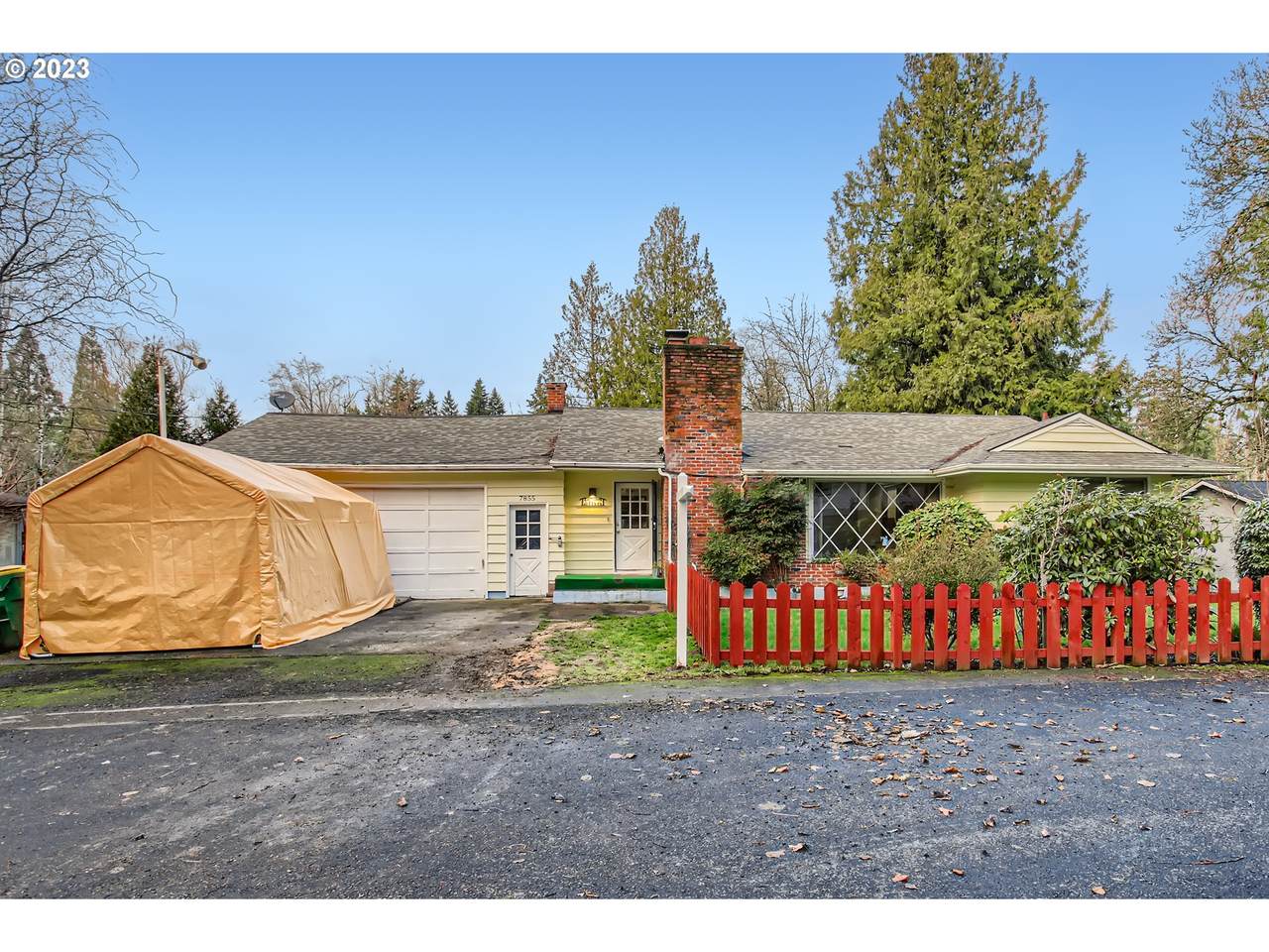 7855 Hemlock St - Photo 1