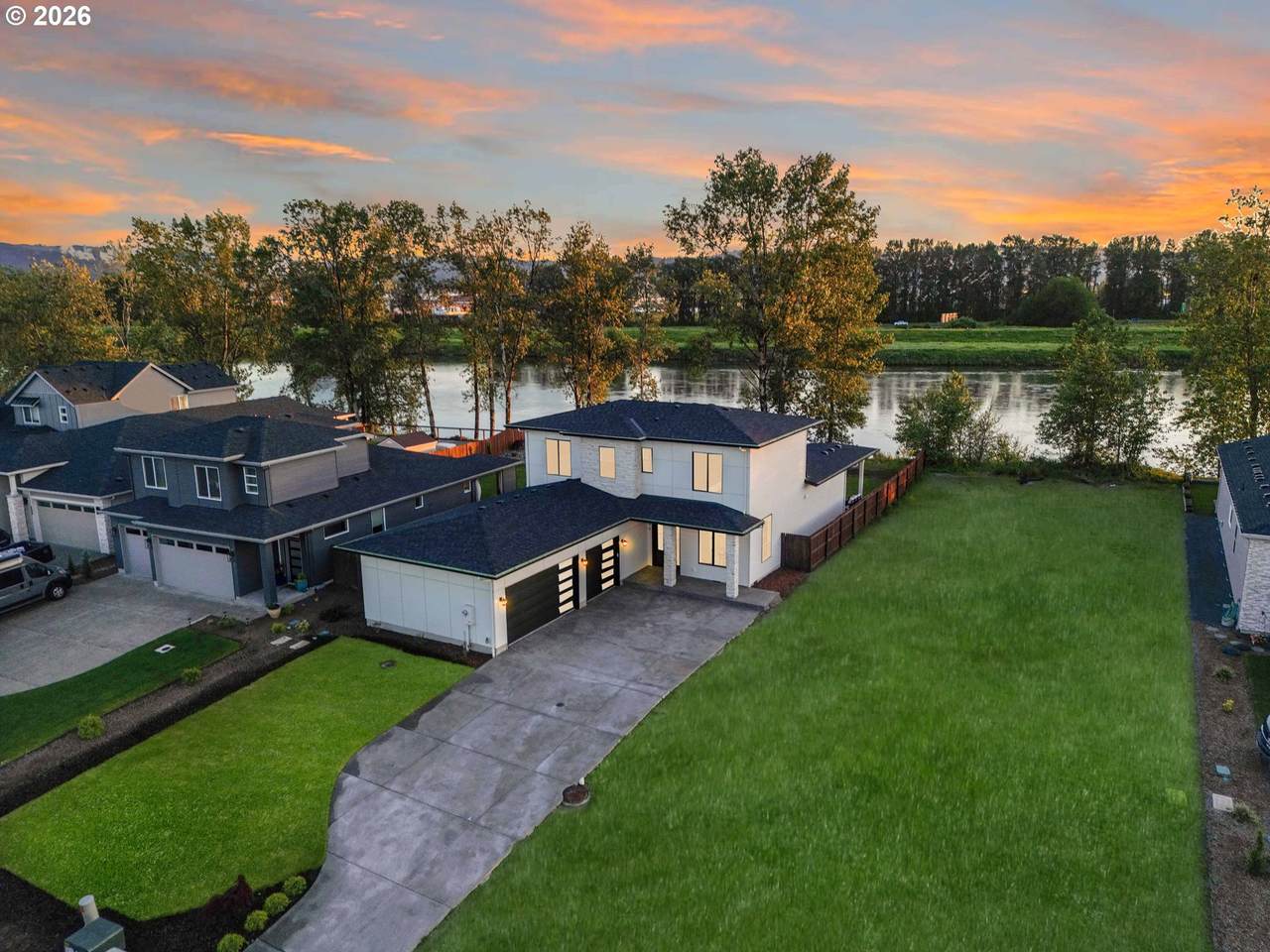 2040 River Rd - Photo 1