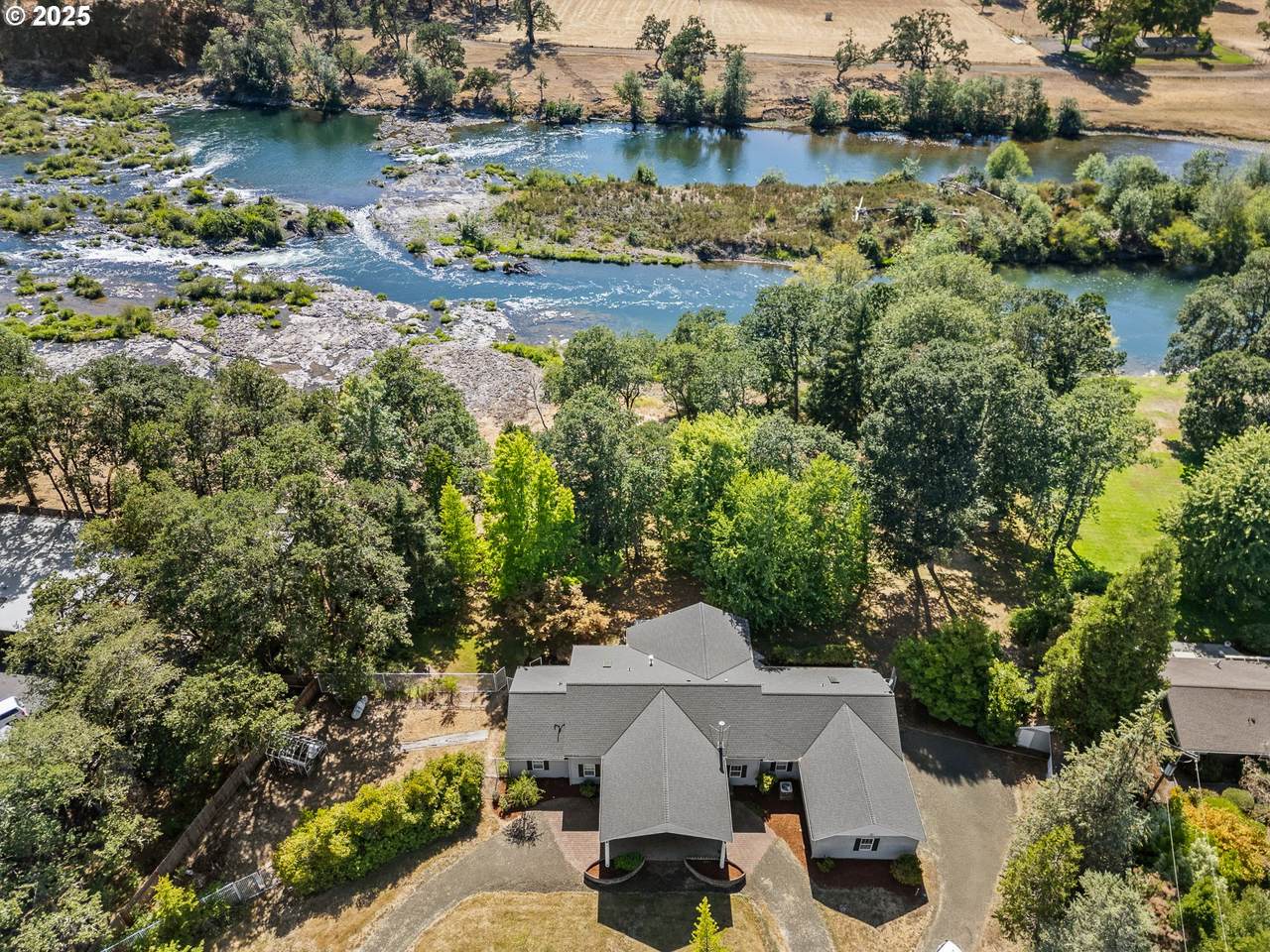 784 Echo Dr - Photo 1