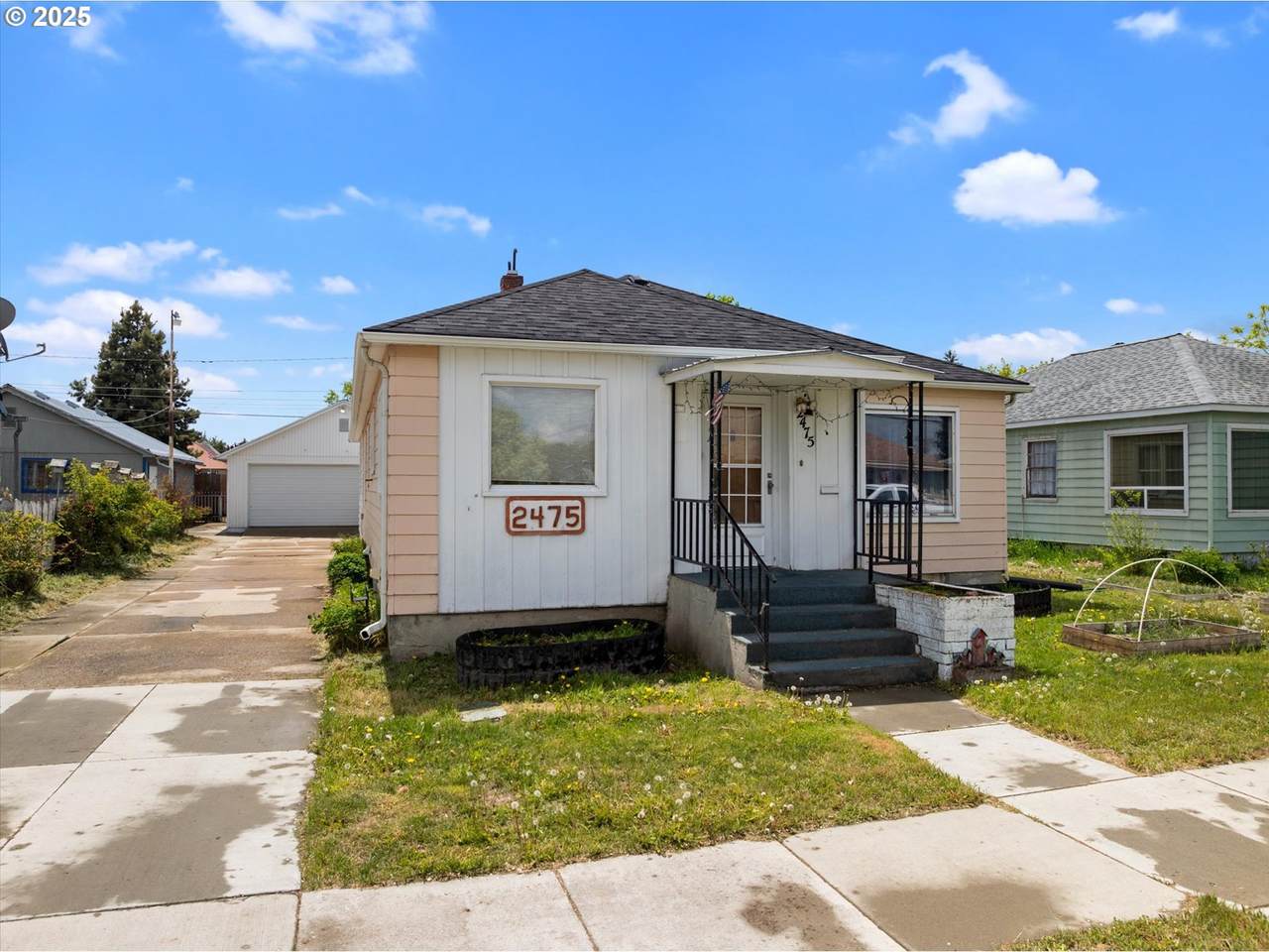 2475 Campbell St - Photo 1