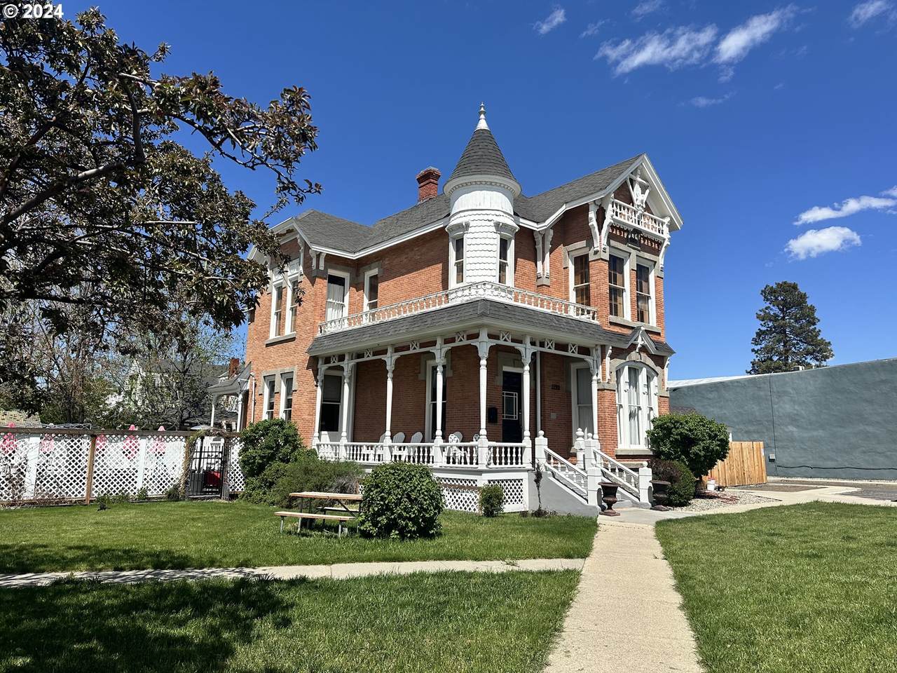 1790 Washington Ave - Photo 1