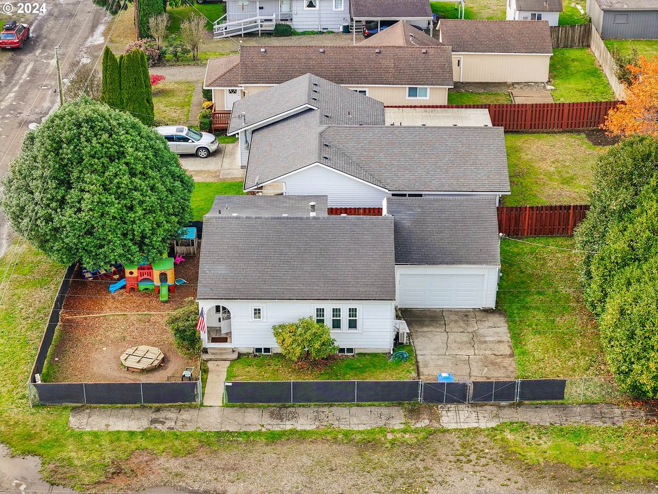 616 Park Ave - Photo 1