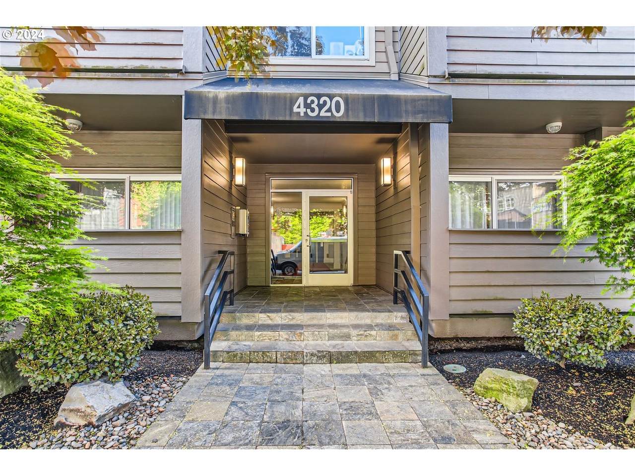 4320 Corbett Ave - Photo 1