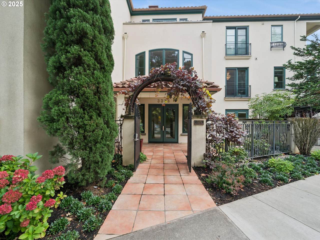 3328 Barbur Blvd - Photo 1