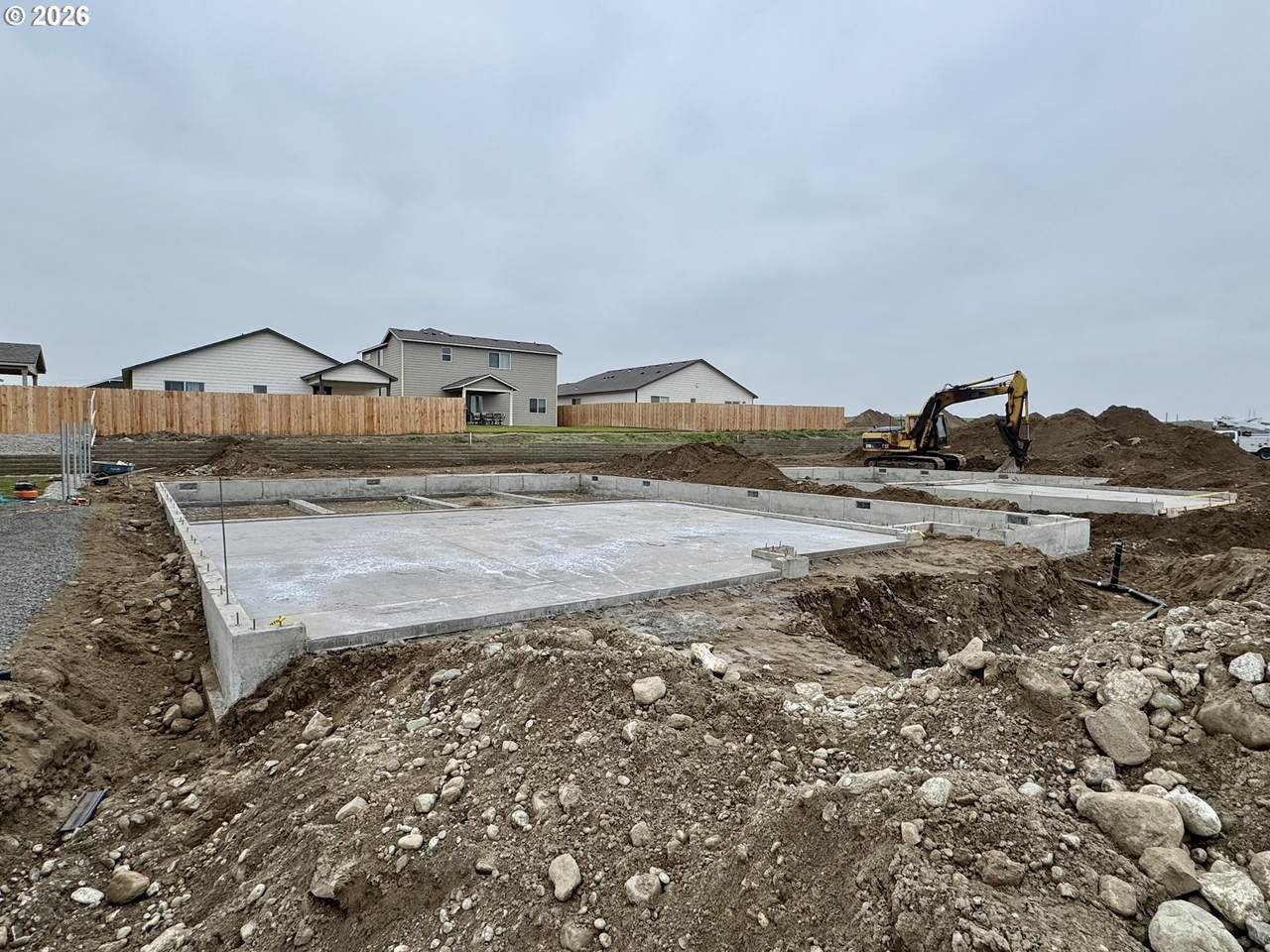 564 Arthur St - Photo 1