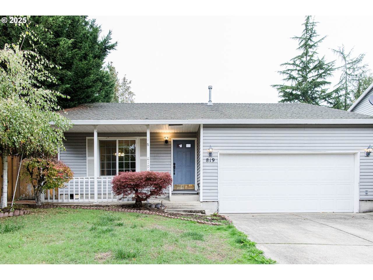 819 Alexandra Dr - Photo 1