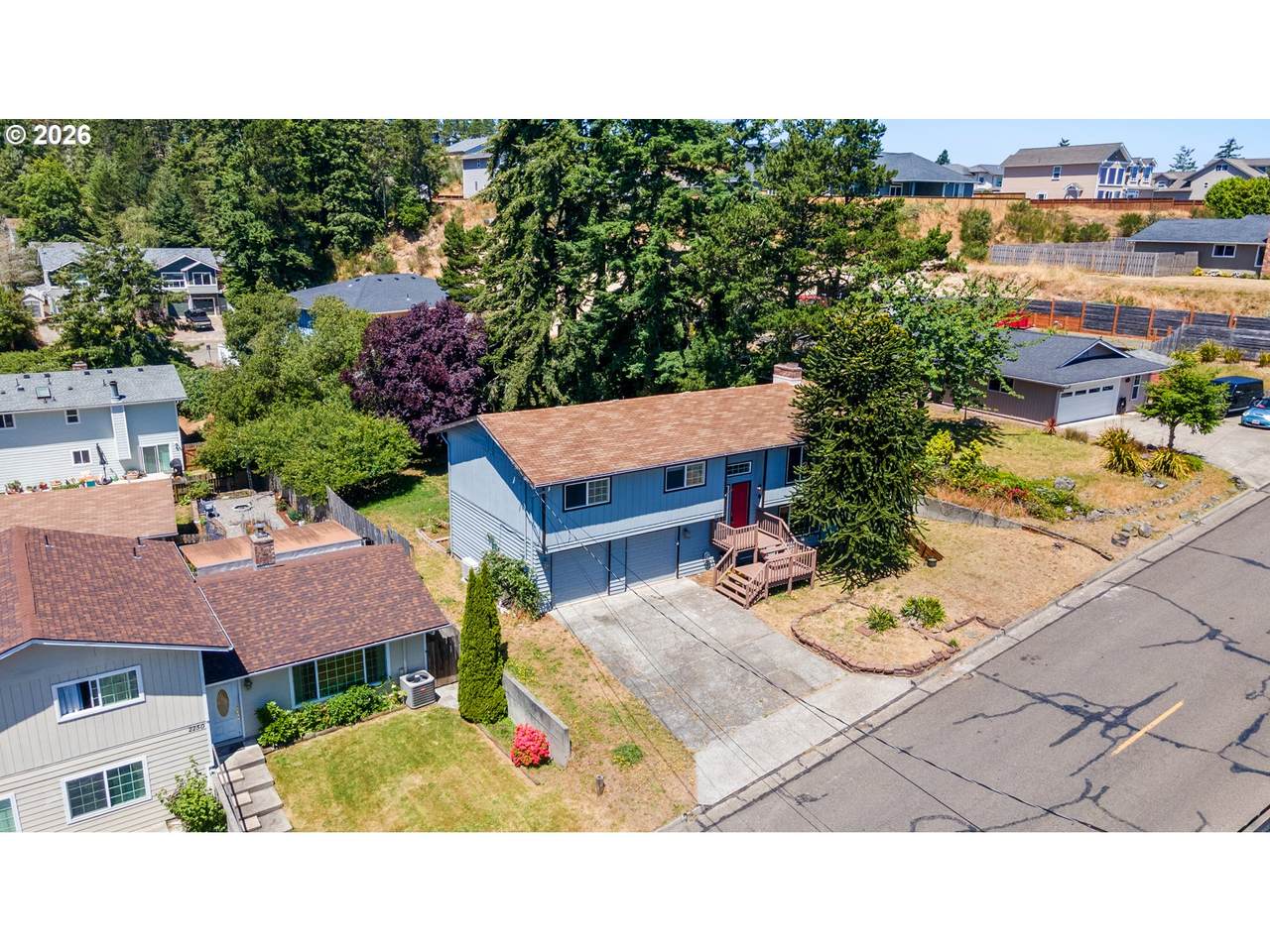 2230 Oak St - Photo 1