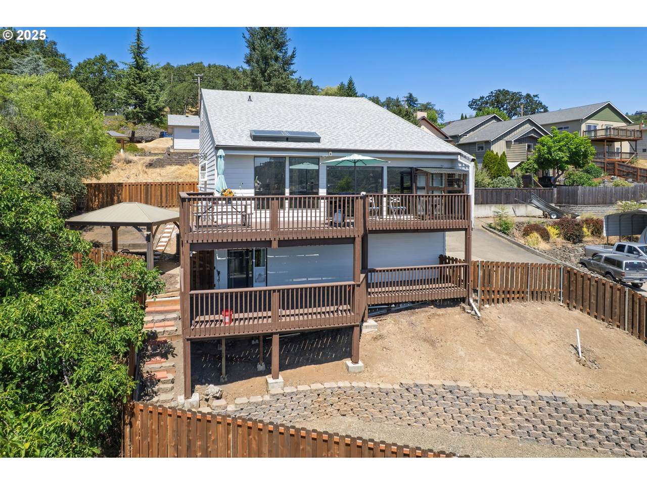 916 Malheur Ave - Photo 1