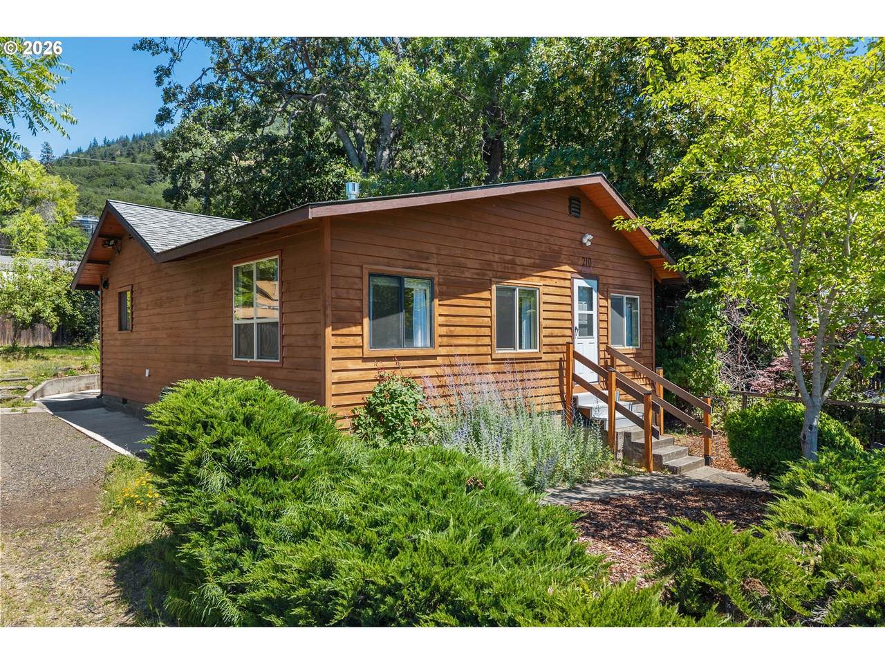 210 Franklin St - Photo 1