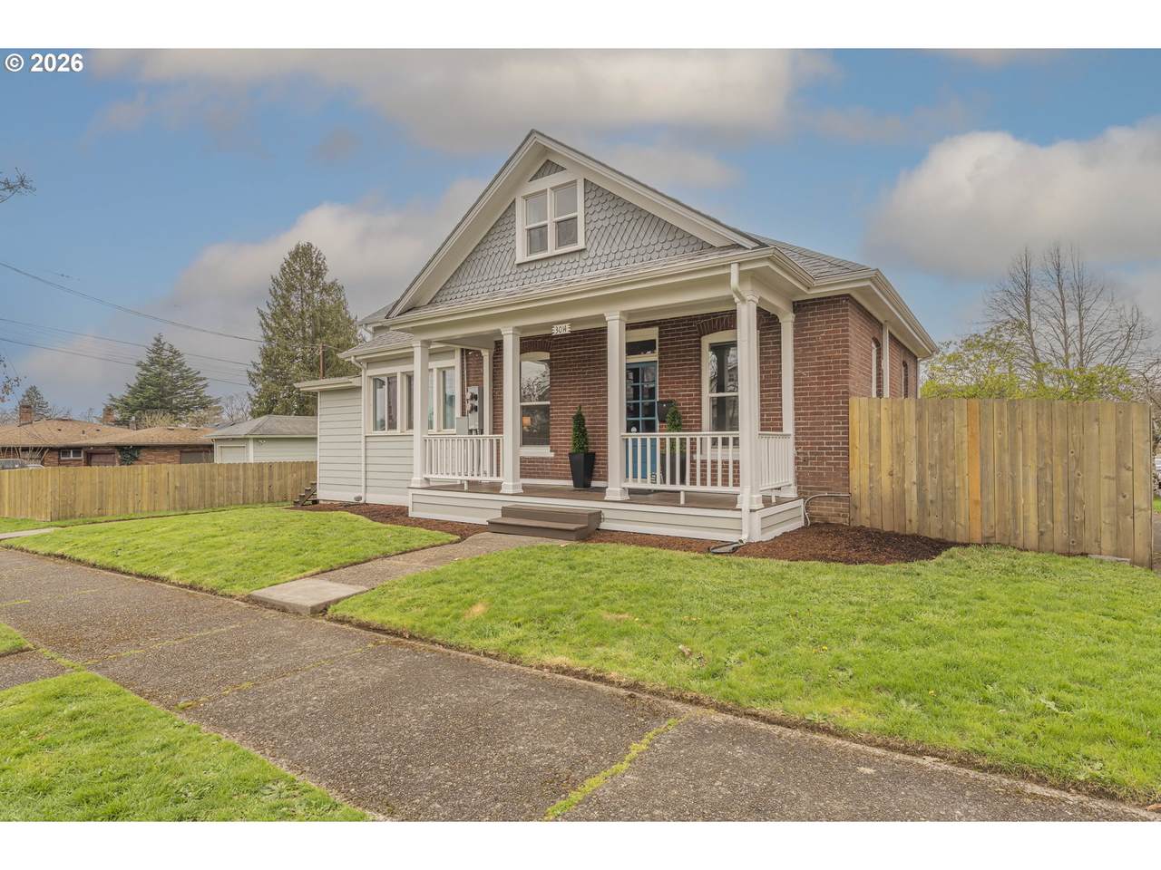 3014 Division Ave - Photo 1