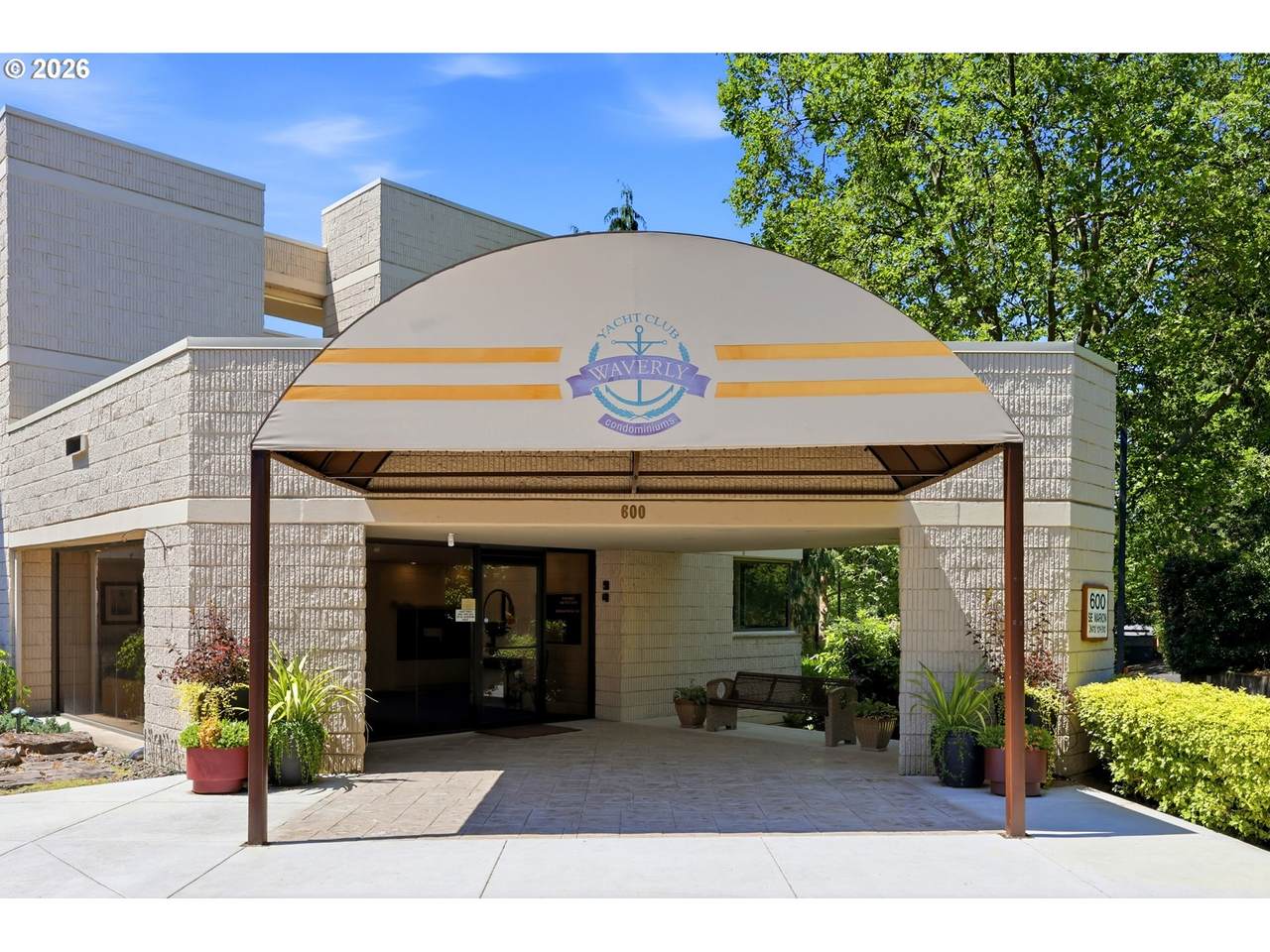 https://bt-photos.global.ssl.fastly.net/portland/1280_boomver_2_378516370-2.jpg