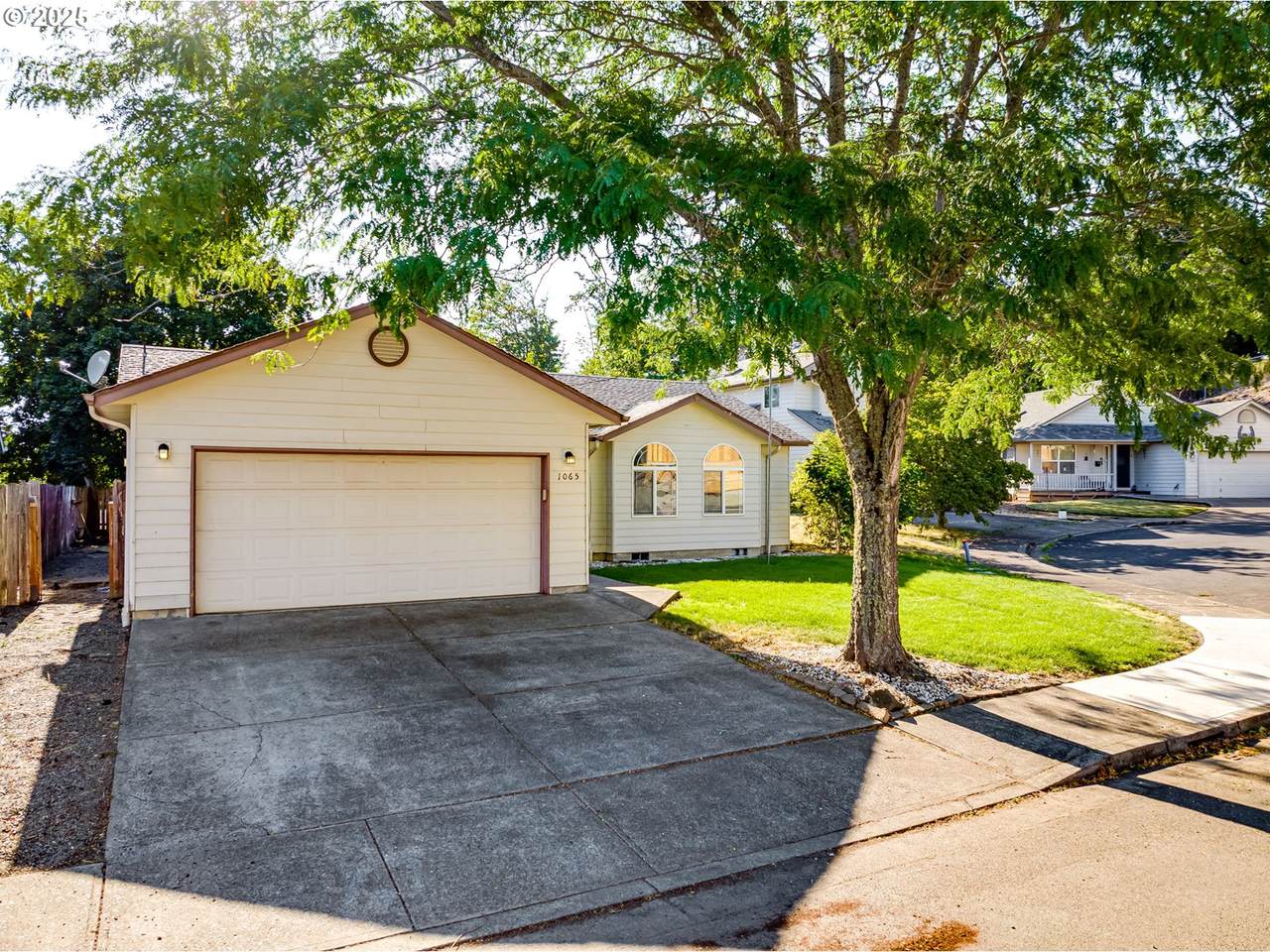 1065 Ridgefield Ct - Photo 1