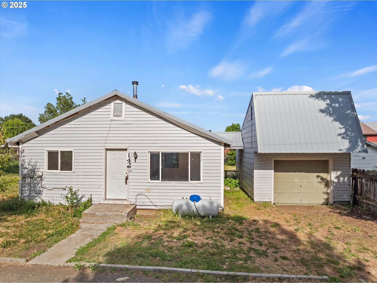 142 Pine St - Photo 1