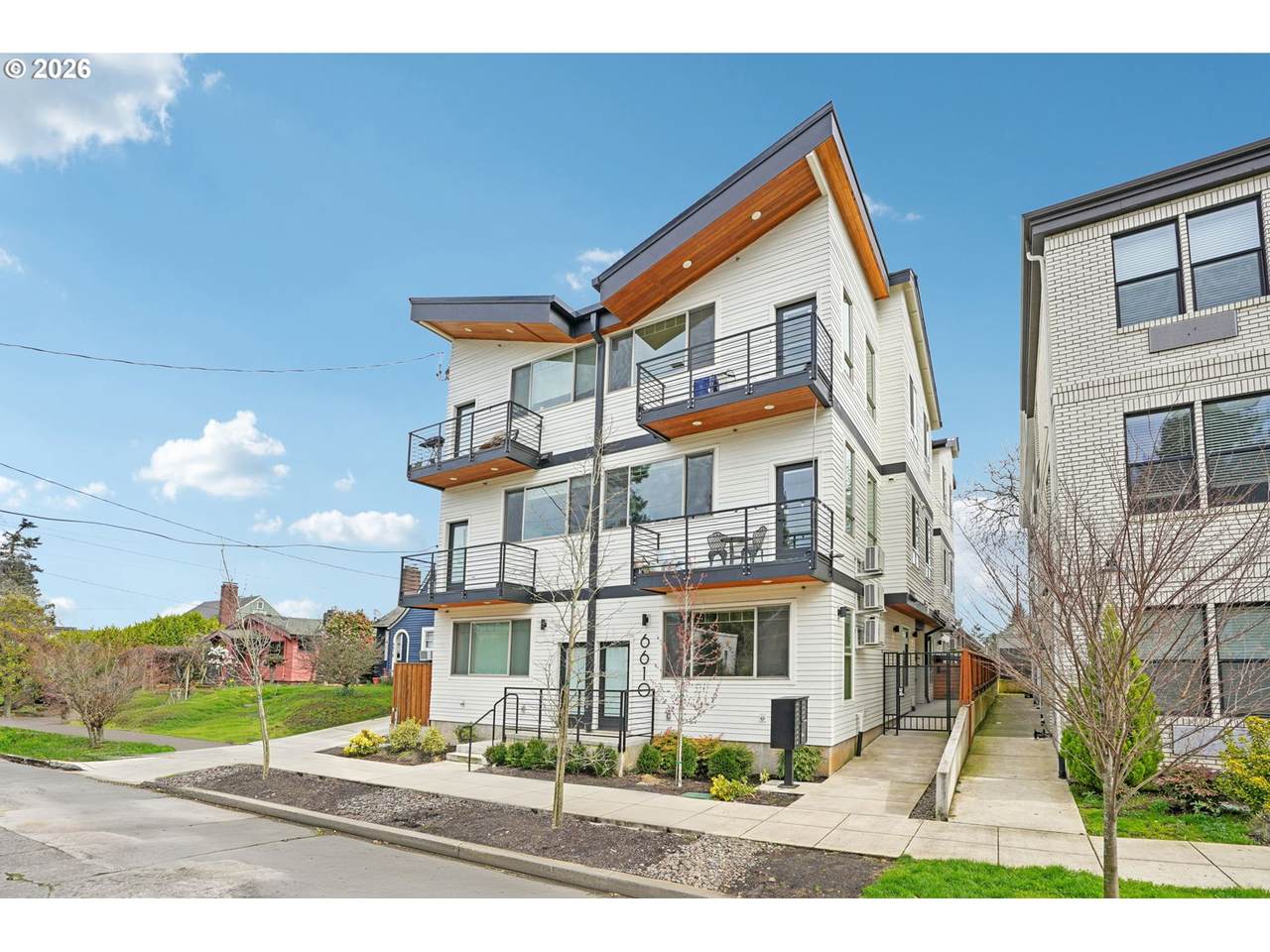 6610 Greenwich Ave - Photo 1