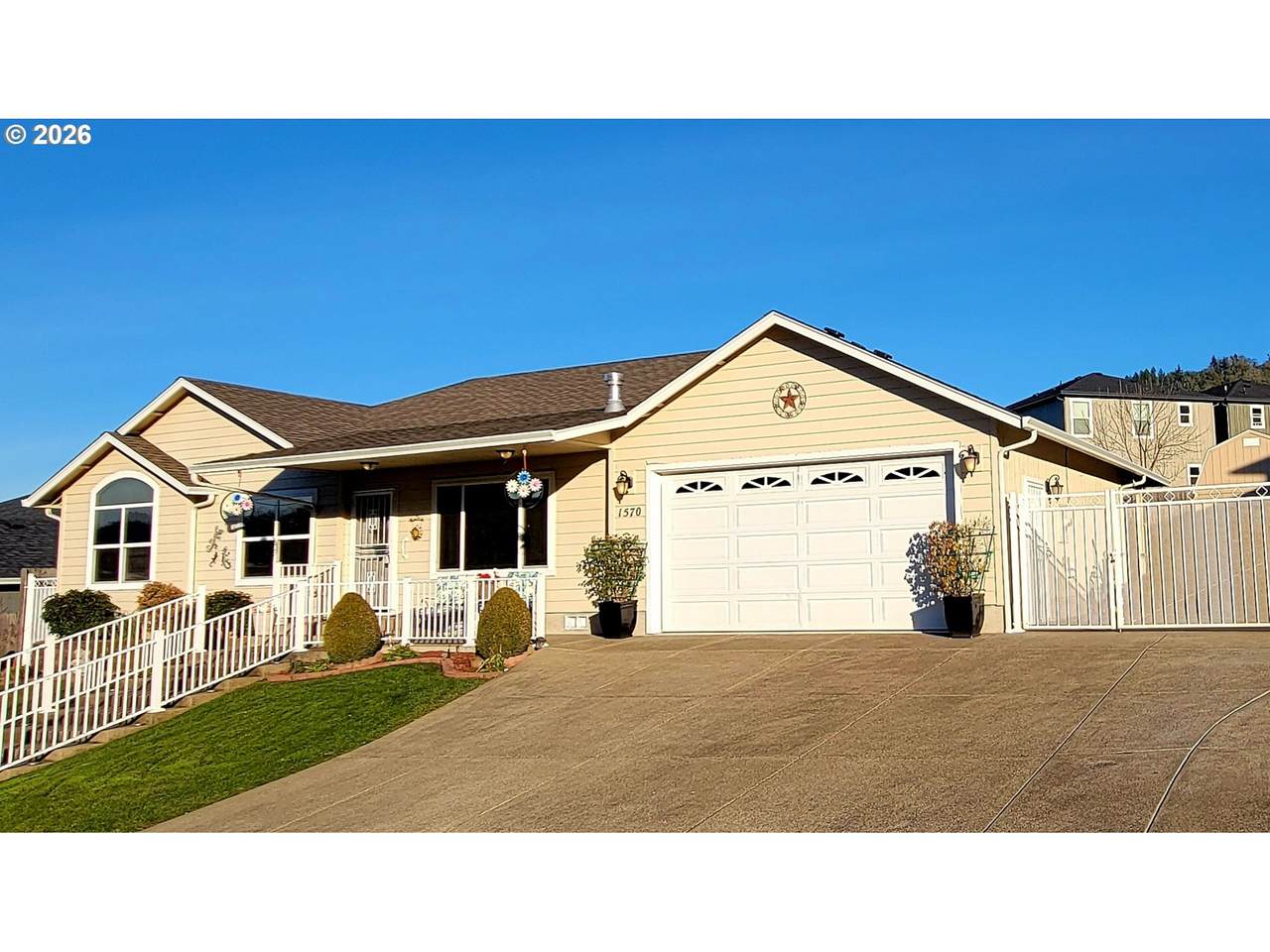 1570 Basil St - Photo 1