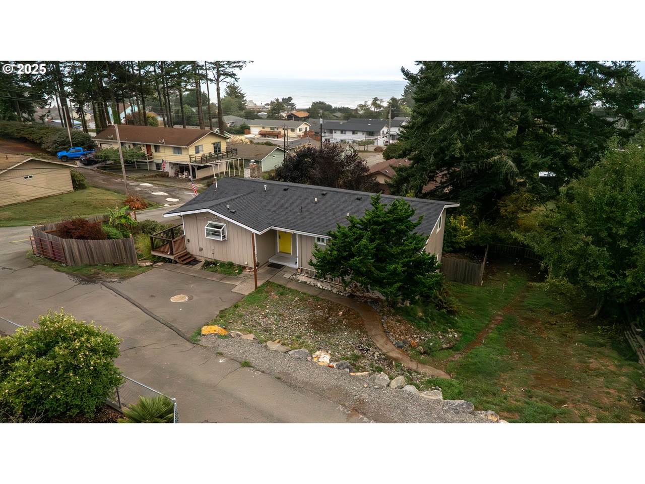 1214 Ransom Ave - Photo 1