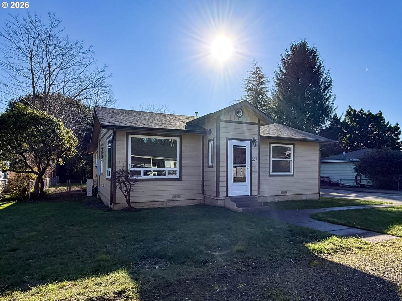 325 Railroad St - Photo 1