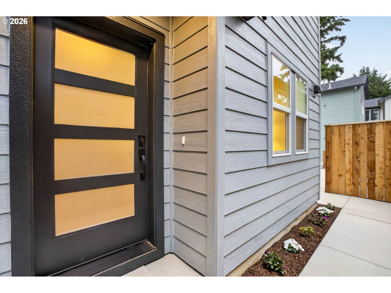 5551 Steele St - Photo 1